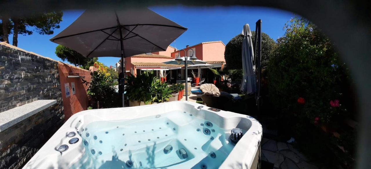 Hebergement Chambre D'Hotes Grau Du Roi Mas Des Marines Piscine Adult Only Le Grau-du-Roi Esterno foto